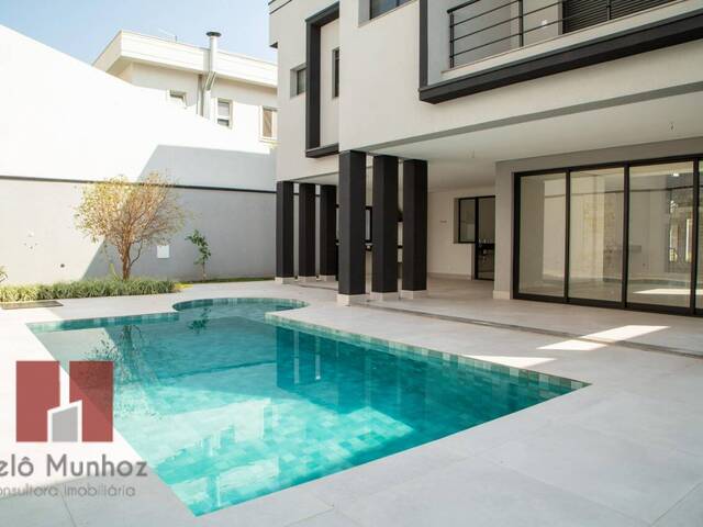 Casa para Venda em Santana de Parnaíba - 1