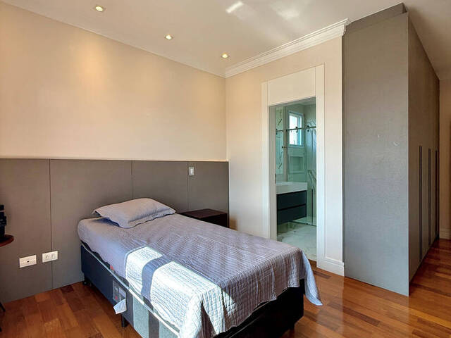 Casa para Venda em Santana de Parnaíba - 5