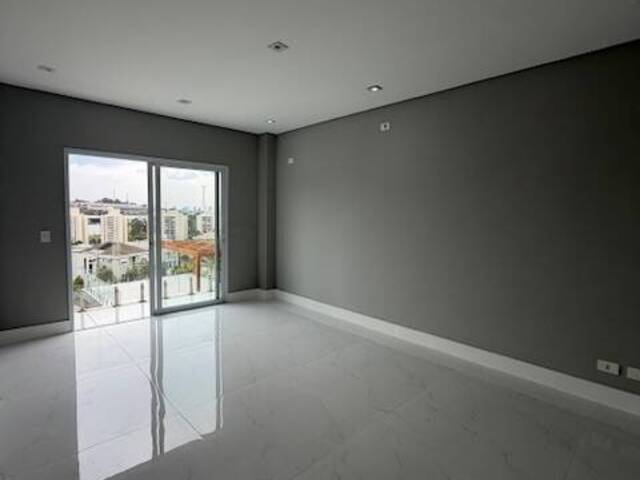 Casa para Venda em Santana de Parnaíba - 5