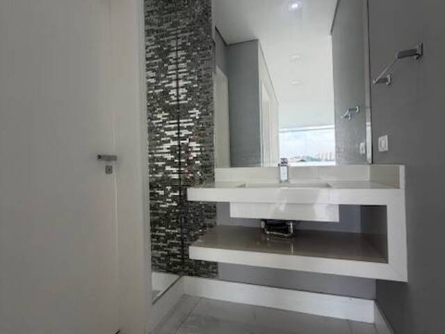 #140 - Casa para Venda em Santana de Parnaíba - SP