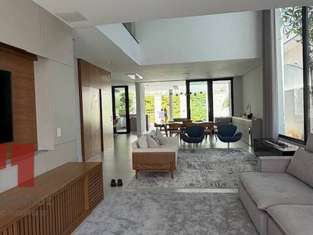 #149 - Casa para Venda em Santana de Parnaíba - SP