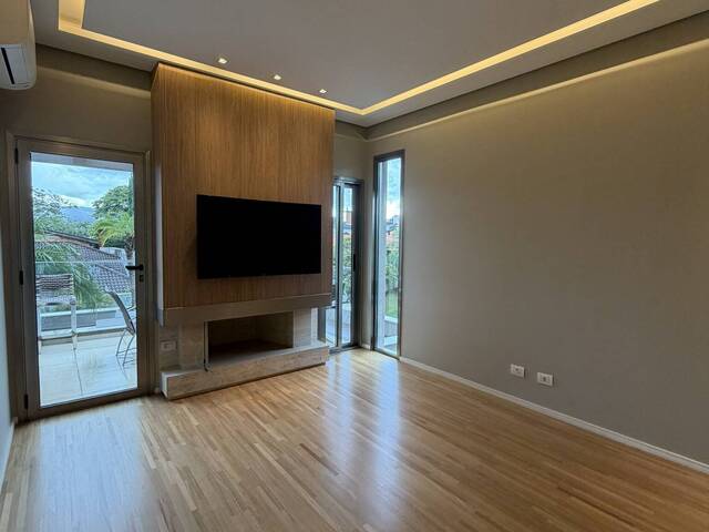 #154 - Casa para Venda em Santana de Parnaíba - SP